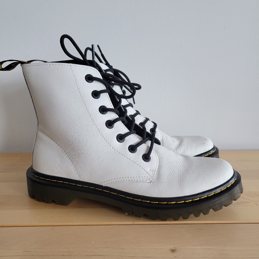 Dr. Martens Air Wair White Lace Up Combat Boots Like New